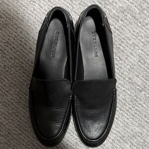 Everlane women’s 

Classic Black Slip-On Loafers
